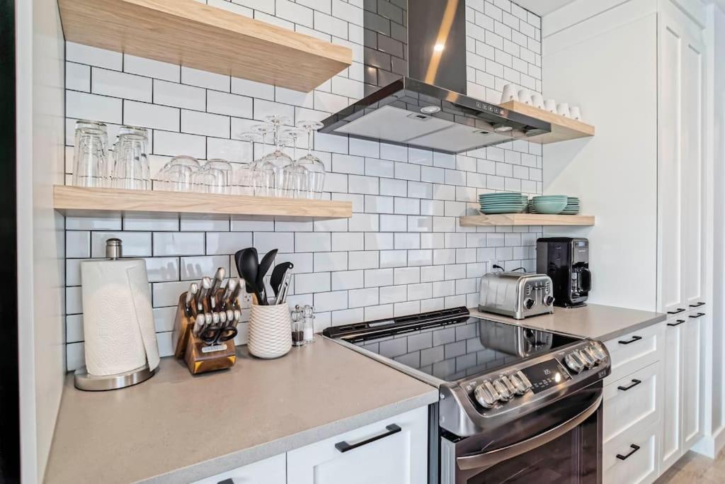 Kuchyň nebo kuchyňský kout v ubytování 871 shefford suite 207 3chambres