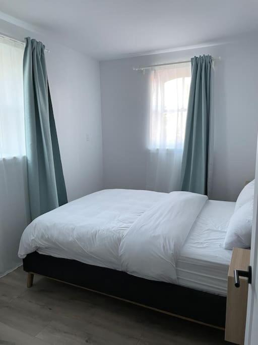 Postel nebo postele na pokoji v ubytování 871 shefford suite 207 3chambres