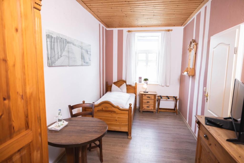 Postel nebo postele na pokoji v ubytování Pension Friedrichshof