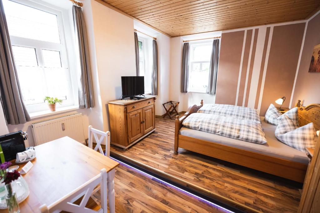 Postel nebo postele na pokoji v ubytování Pension Friedrichshof