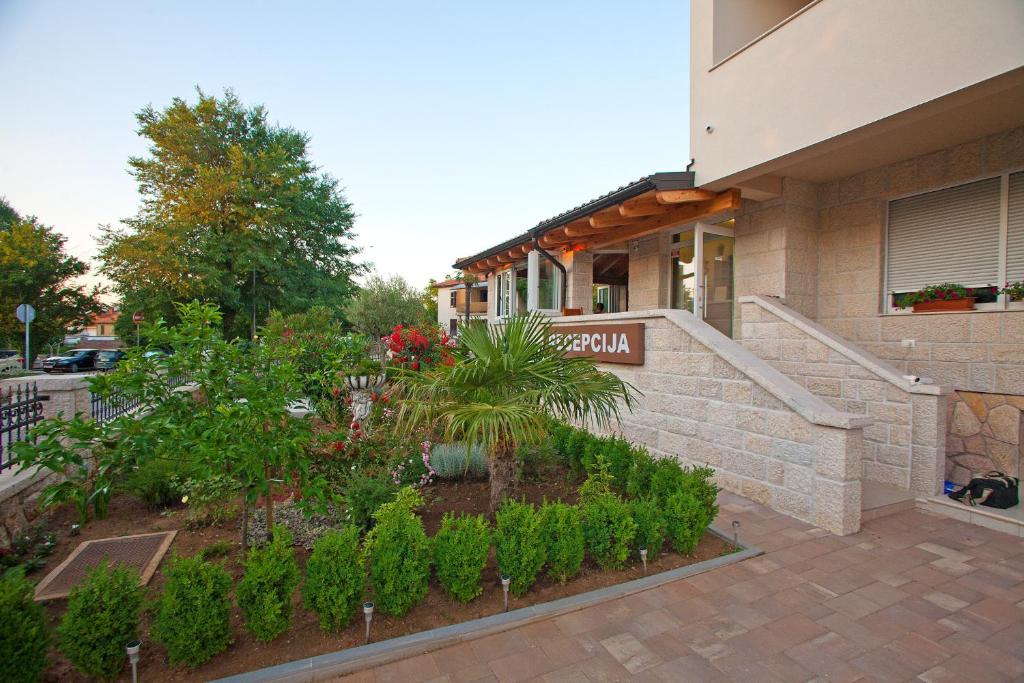 Ogród w obiekcie Apartments Maslina III