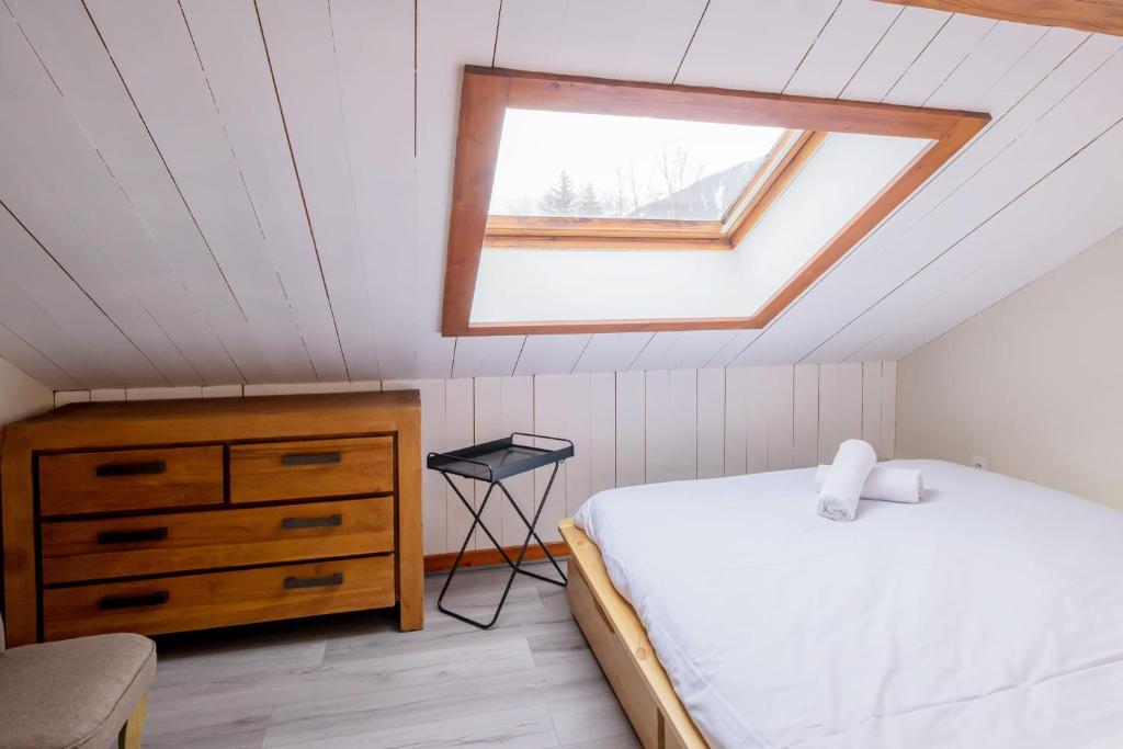 Posteľ alebo postele v izbe v ubytovaní Refuge de l'Aiguille - 2 bedroom duplex in the heart of Chamonix