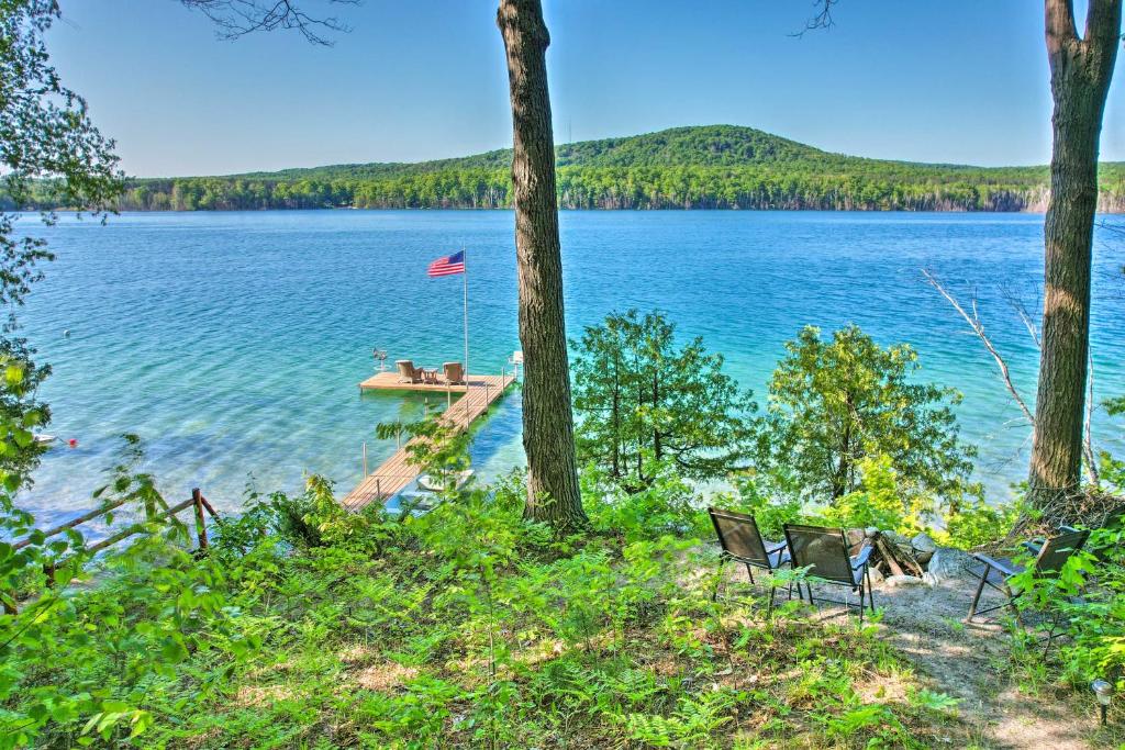 Dreamy Cabin Steps to Thumb Lake Swim and Fish, Boyne Falls (updated