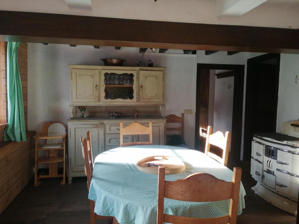 Postel nebo postele na pokoji v ubytování Gîte La maison rose