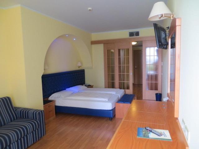 Postel nebo postele na pokoji v ubytování Hotel Alexander