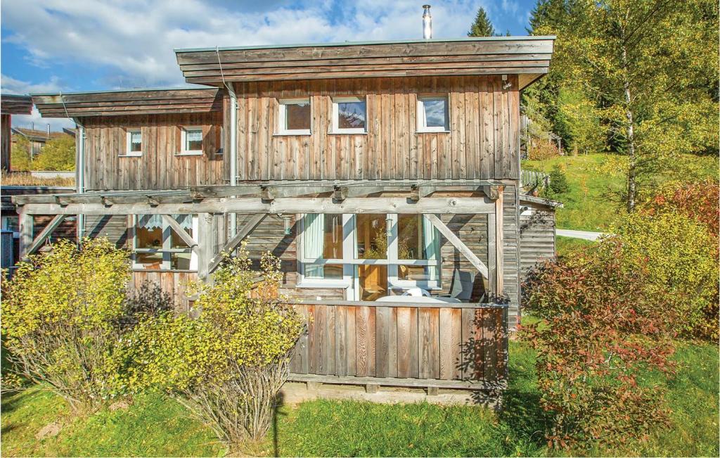 Das Gebäude in dem sich das Ferienhaus befindet