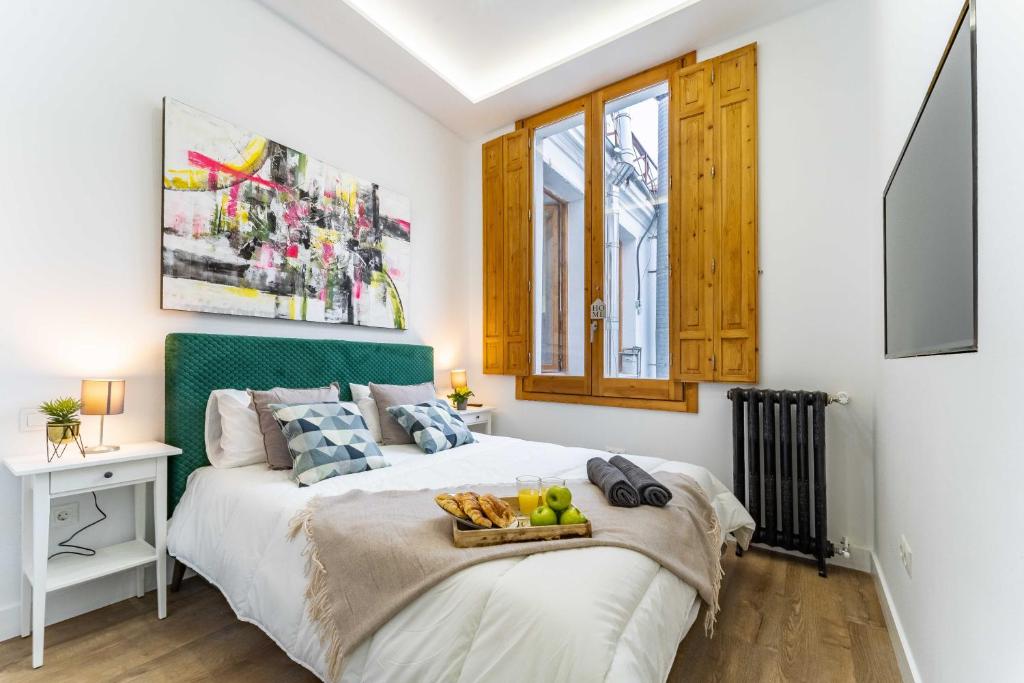 A bed or beds in a room at Premium Apartment La Latina