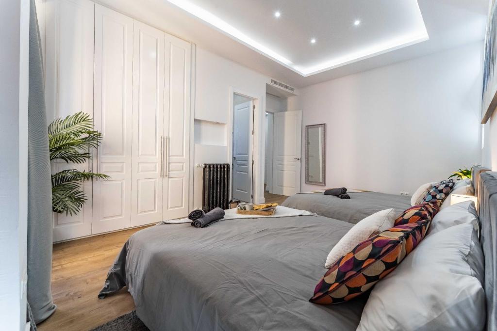 A bed or beds in a room at Premium Apartment La Latina