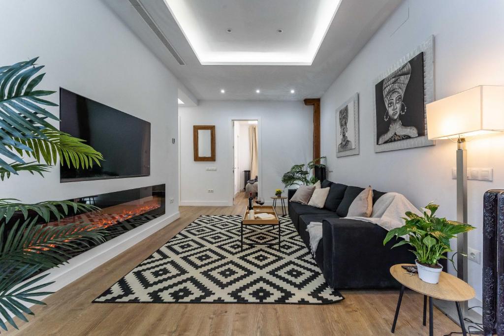 A television and/or entertainment centre at Premium Apartment La Latina