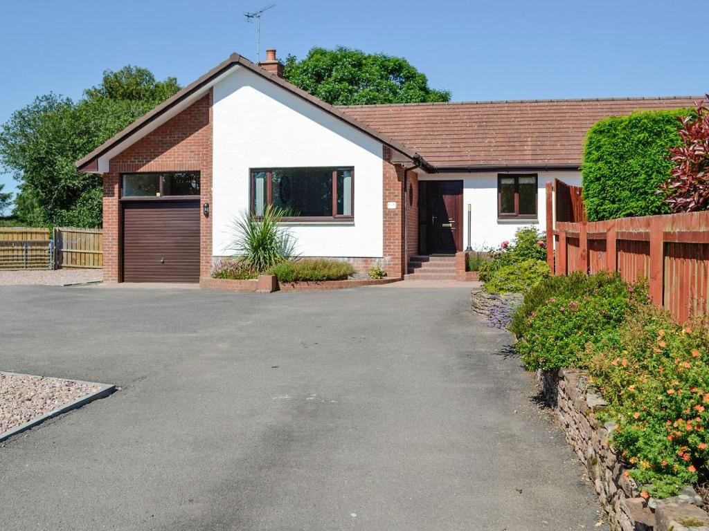 a house with a driveway in front of it at Park Lane in Auldgirth