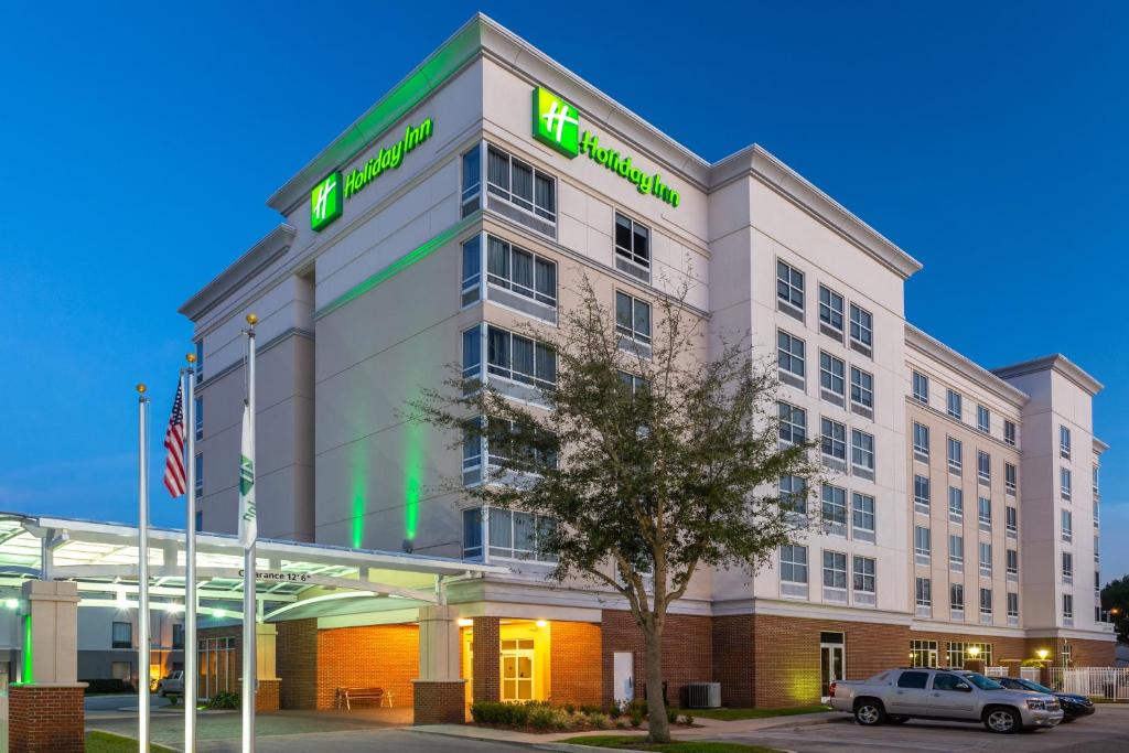 a rendering of the front of a hotel at Holiday Inn Winter Haven, an IHG Hotel in Winter Haven