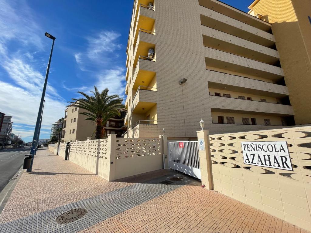 a building with a sign on the side of it at Alpen 1 Peñiscola Azahar in Peniscola