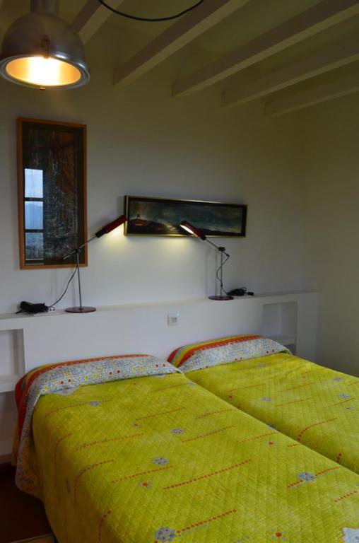 A bed or beds in a room at apartamentos y habitaciones Quinta La Espadaña apartamentos y habitaciones Quinta la Espadaña