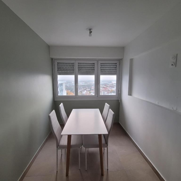 Grand appartement avec parking privé - Apartamento De Tres Habitaciones