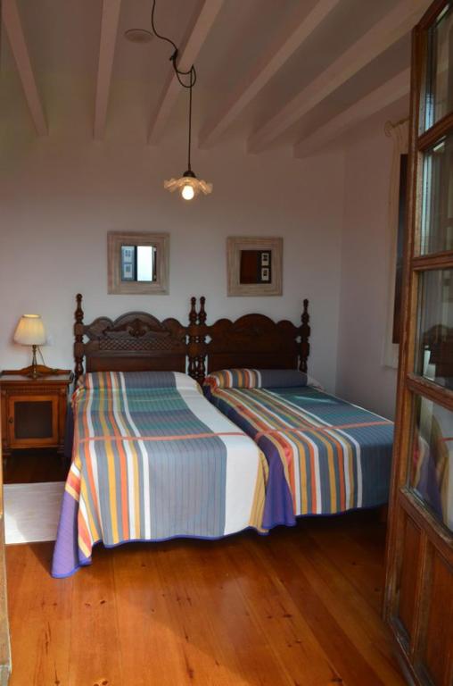 A bed or beds in a room at apartamentos y habitaciones Quinta La Espadaña apartamentos y habitaciones Quinta la Espadaña