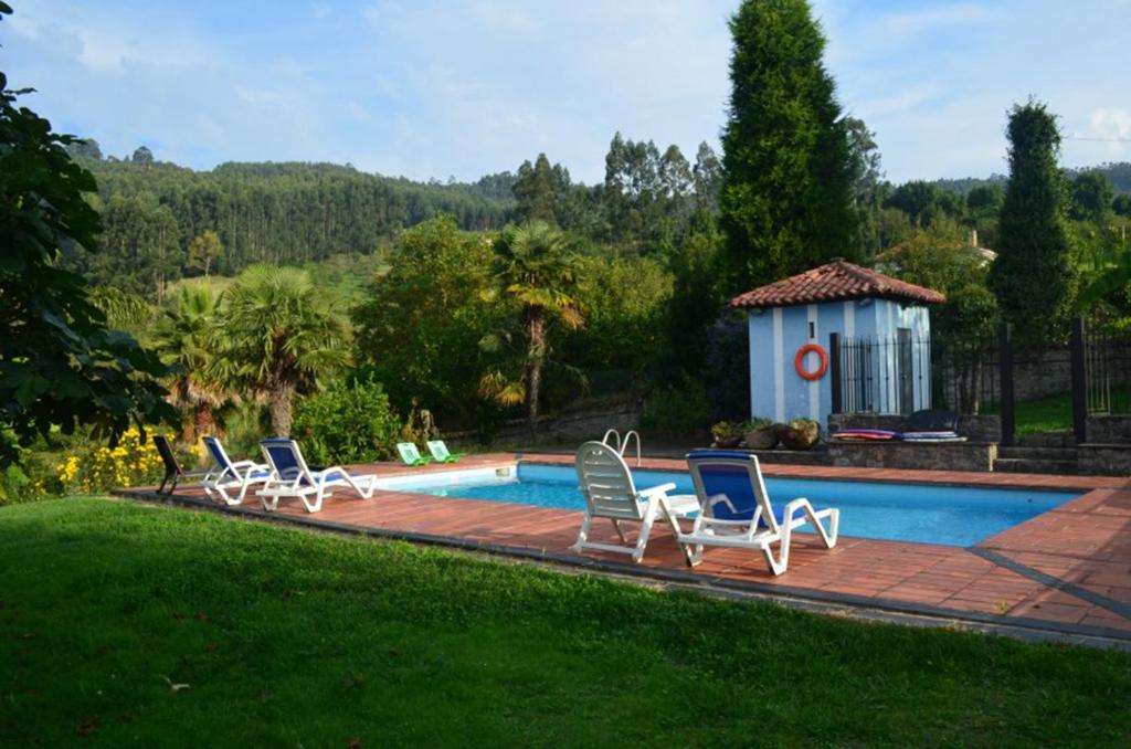 The swimming pool at or close to apartamentos y habitaciones Quinta La Espadaña apartamentos y habitaciones Quinta la Espadaña
