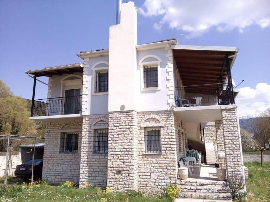 Fotografia z galérie ubytovania Traditional Apartment Up to 6 People - ΠΑΡΑΔΟΣΙΑΚΗ ΜΟΝΟΚΑΤΟΙΚΙΑ 6 ΑΤΟΜΩΝ v destinácii Plaísia