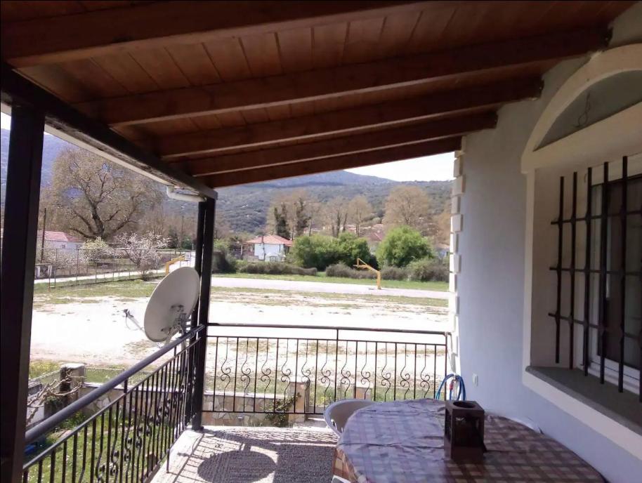 Fotografia z galérie ubytovania Traditional Apartment Up to 6 People - ΠΑΡΑΔΟΣΙΑΚΗ ΜΟΝΟΚΑΤΟΙΚΙΑ 6 ΑΤΟΜΩΝ v destinácii Plaísia