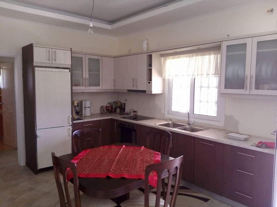 Fotografia z galérie ubytovania Traditional Apartment Up to 6 People - ΠΑΡΑΔΟΣΙΑΚΗ ΜΟΝΟΚΑΤΟΙΚΙΑ 6 ΑΤΟΜΩΝ v destinácii Plaísia