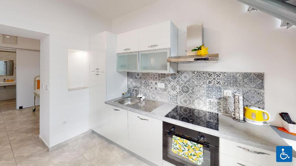 Kuchyň nebo kuchyňský kout v ubytování Apartments Mare