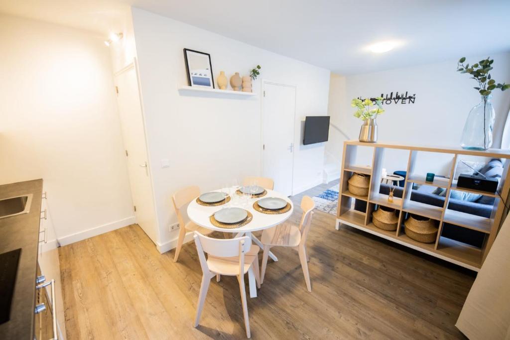 a kitchen and dining room with a table and chairs at Delightful 2 Bedroom Apartment in Eindhoven