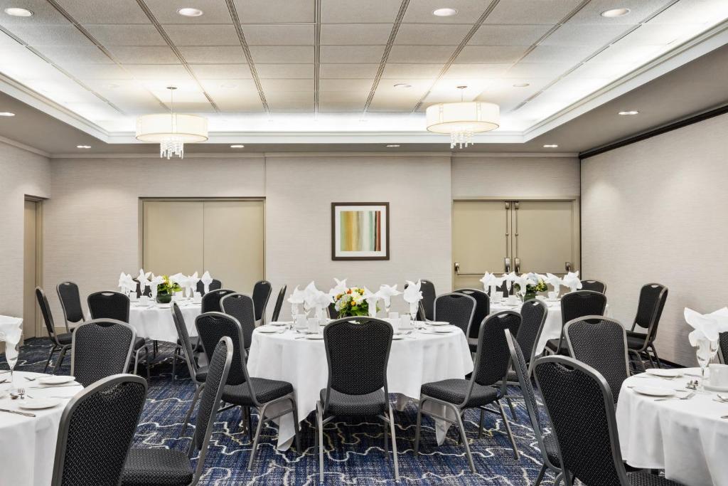 Holiday Inn Express Vancouver-Metrotown (Burnaby) photo