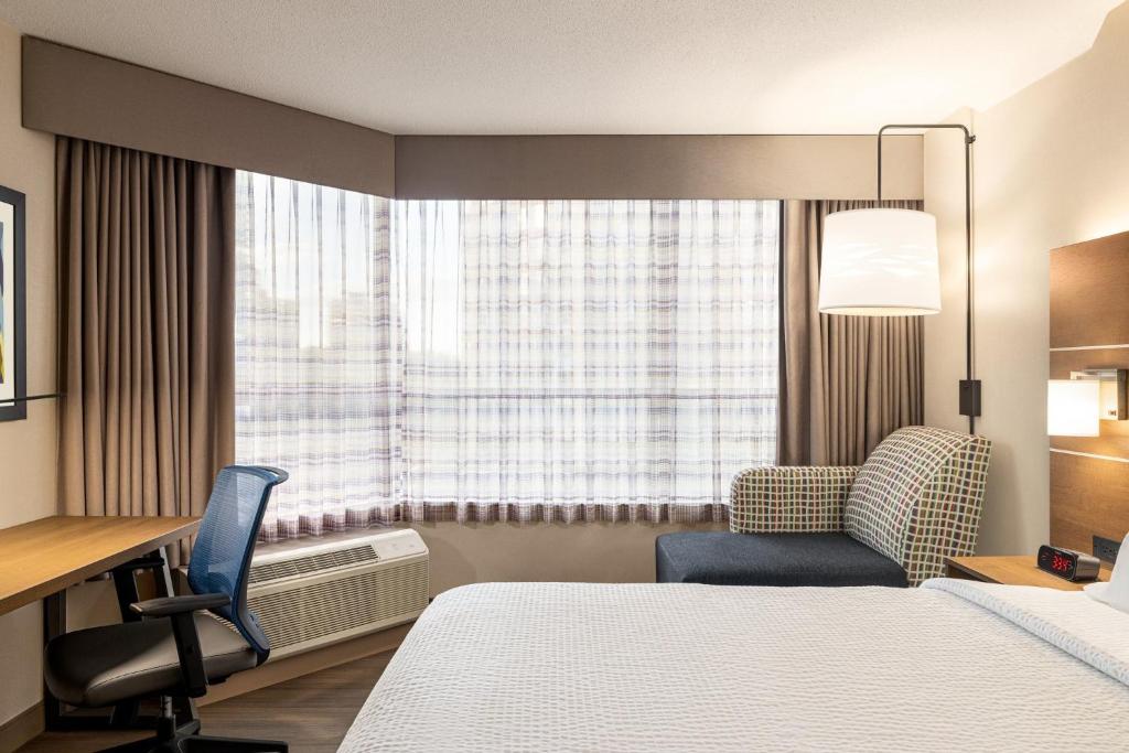 Holiday Inn Express Vancouver-Metrotown (Burnaby) photo