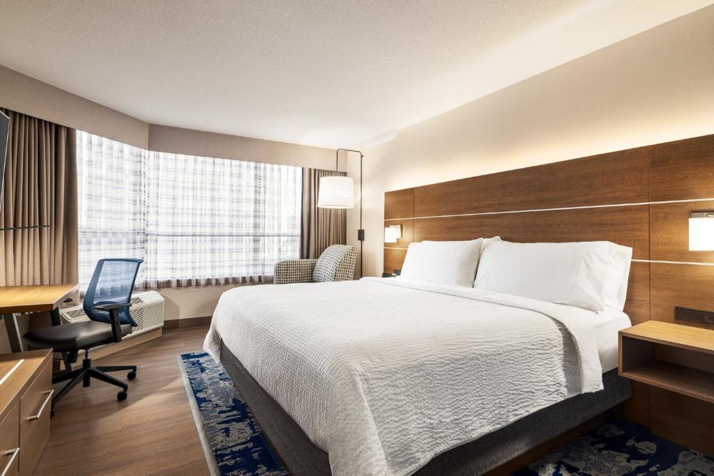 Holiday Inn Express Vancouver-Metrotown (Burnaby) photo