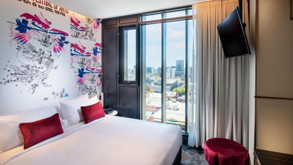 Postel nebo postele na pokoji v ubytování Hotel Indigo Adelaide Markets by IHG