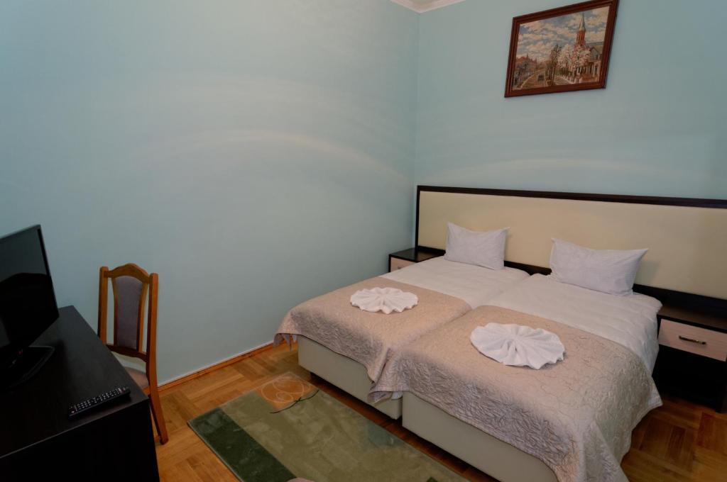 Postel nebo postele na pokoji v ubytování Pysanka Hotel