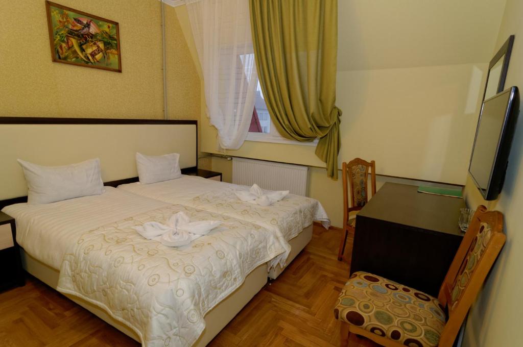 Postel nebo postele na pokoji v ubytování Pysanka Hotel