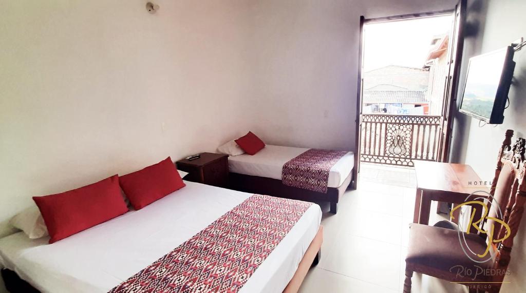 Postel nebo postele na pokoji v ubytování Hotel Rio Piedras