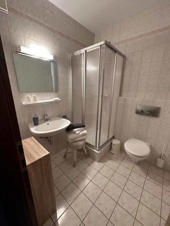 Koupelna v ubytování Hotel Almenrausch