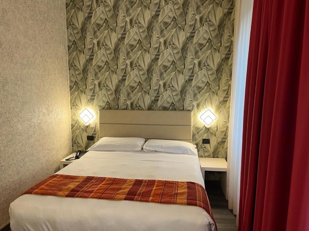Postel nebo postele na pokoji v ubytování Bis Hotel Varese