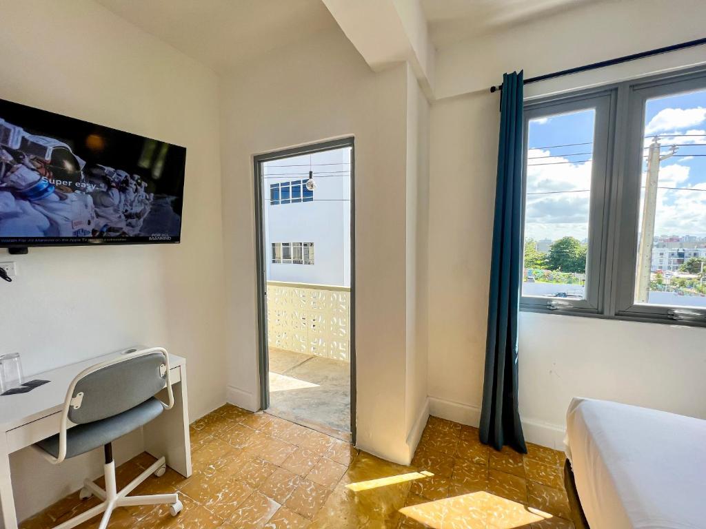 TV a/nebo společenská místnost v ubytování Urbana Hotel