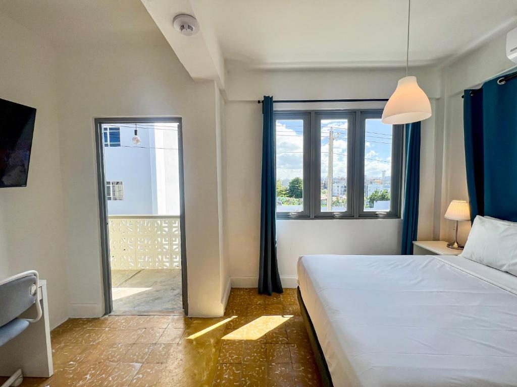 Postel nebo postele na pokoji v ubytování Urbana Hotel