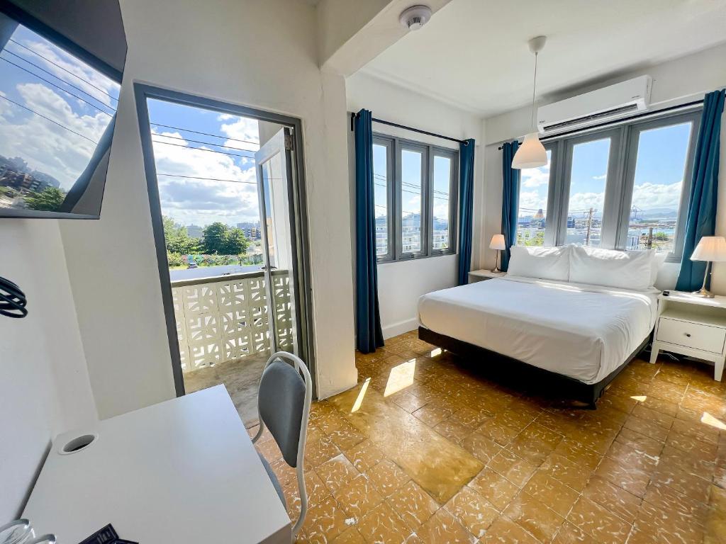 Postel nebo postele na pokoji v ubytování Urbana Hotel