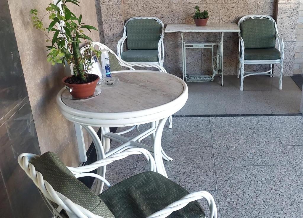 Posezení v ubytování Hostel Falcão-Suites Privativas com Ar Condicionado