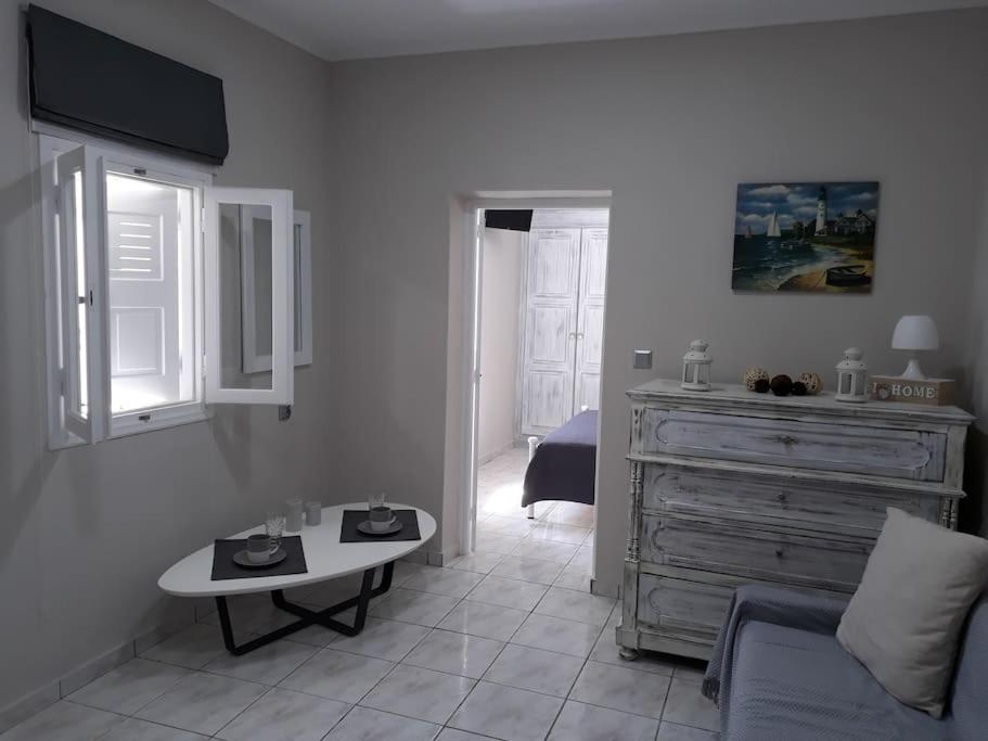 Margarita Santorini 1, Imerovigli (updated prices 2024)