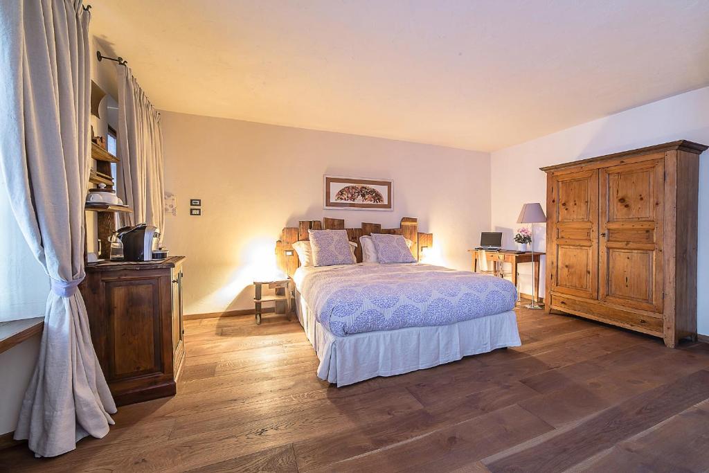 Domus Antica Aosta - Deluxe Double Room