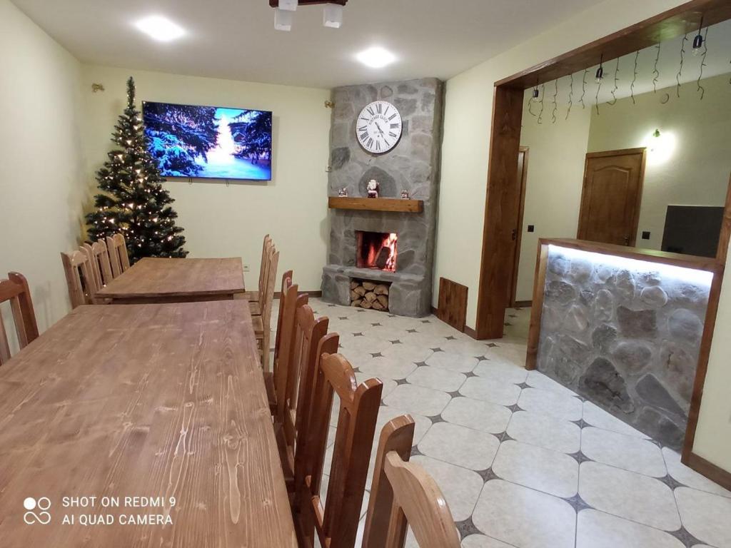 Кам'яний двір - Housity
