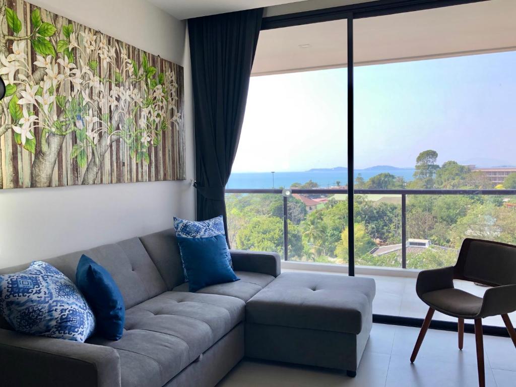 Beachfront Escape Seaview Suites 5th & Top Floor- Mae Phim - Two-Bedroom Deluxe Apartment With Ocean View