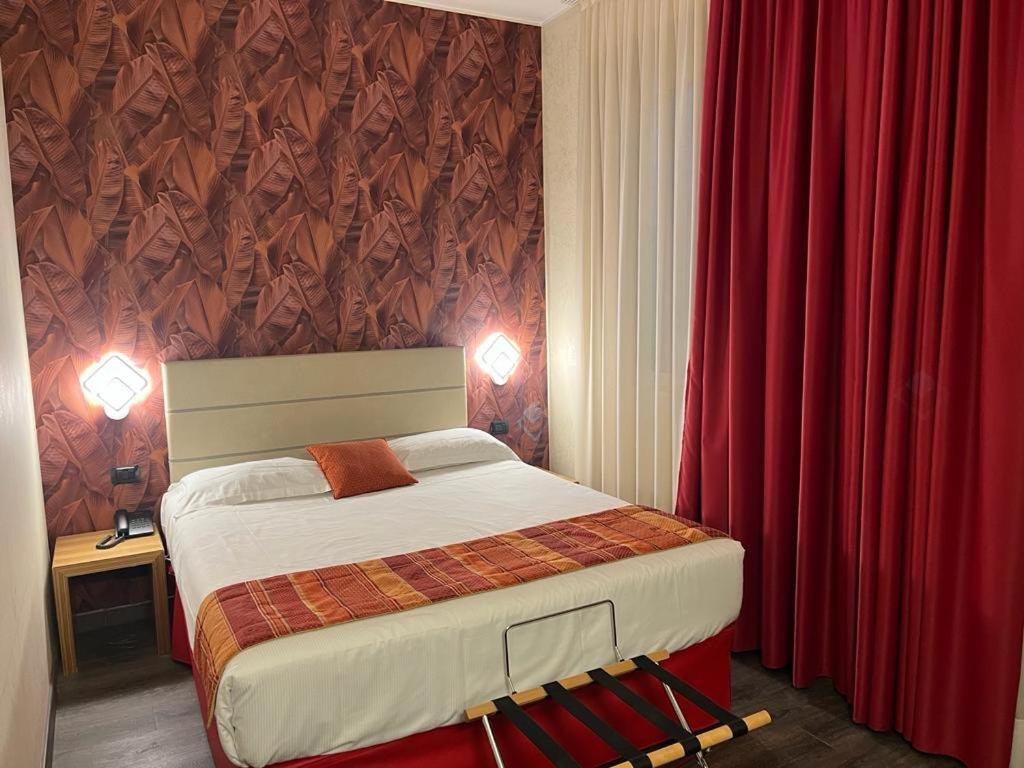 Postel nebo postele na pokoji v ubytování Bis Hotel Varese
