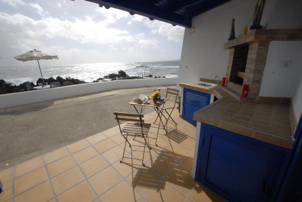 a kitchen with a table and a view of the ocean at Punta mujeres casitas del mar in Arrieta