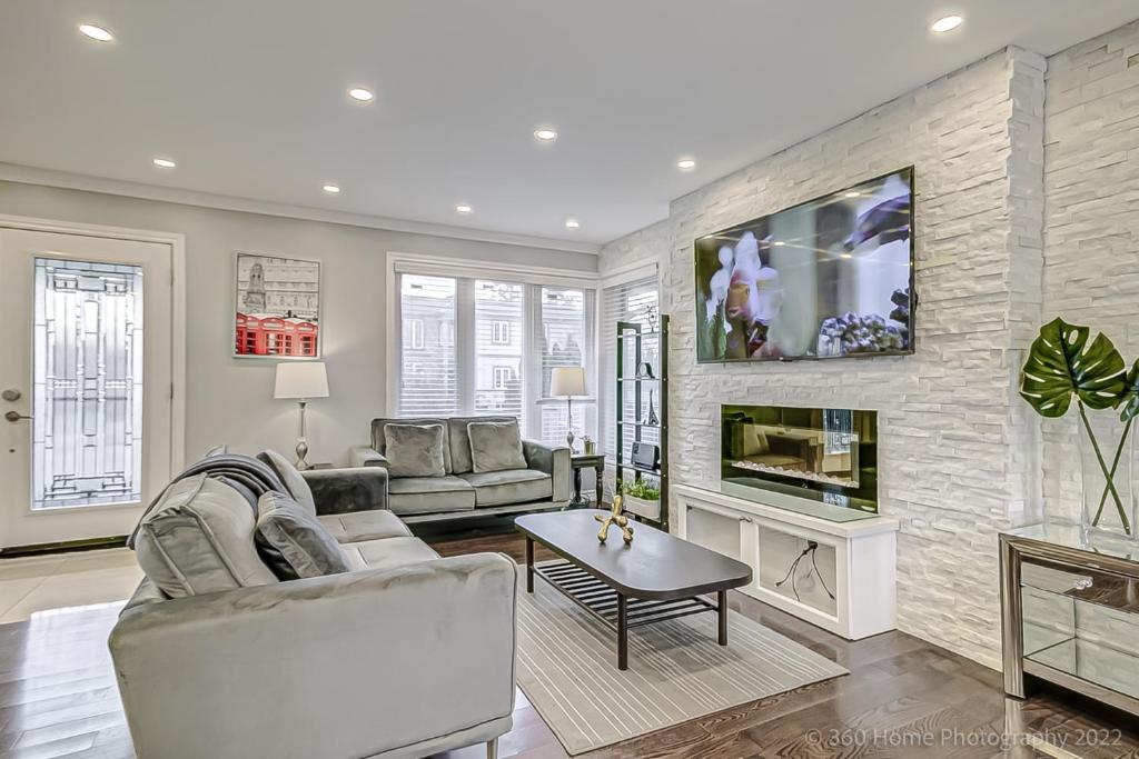 Villa Beautiful Detached Oakville Home (4Beds & 3Baths) (Kanada