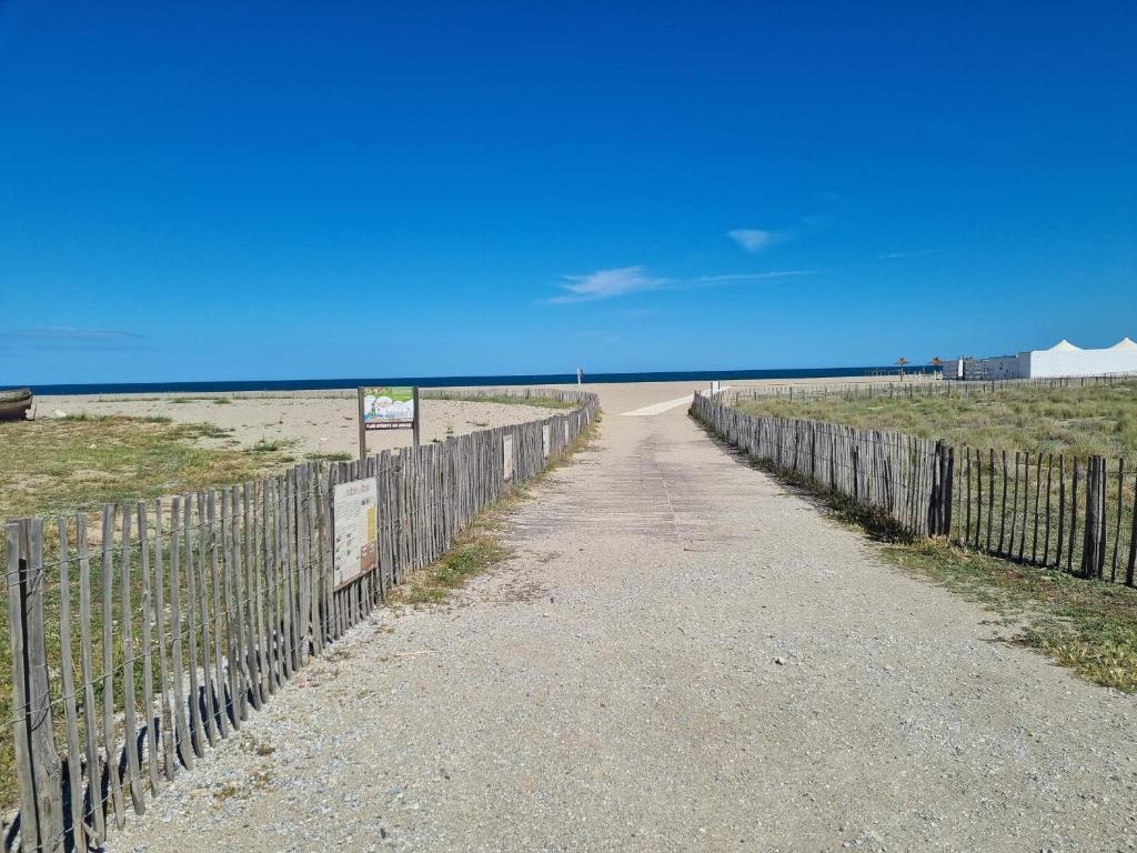 Le Sunset plage , vue mer , accès direct plage, 4 personnes - One-Bedroom Apartment
