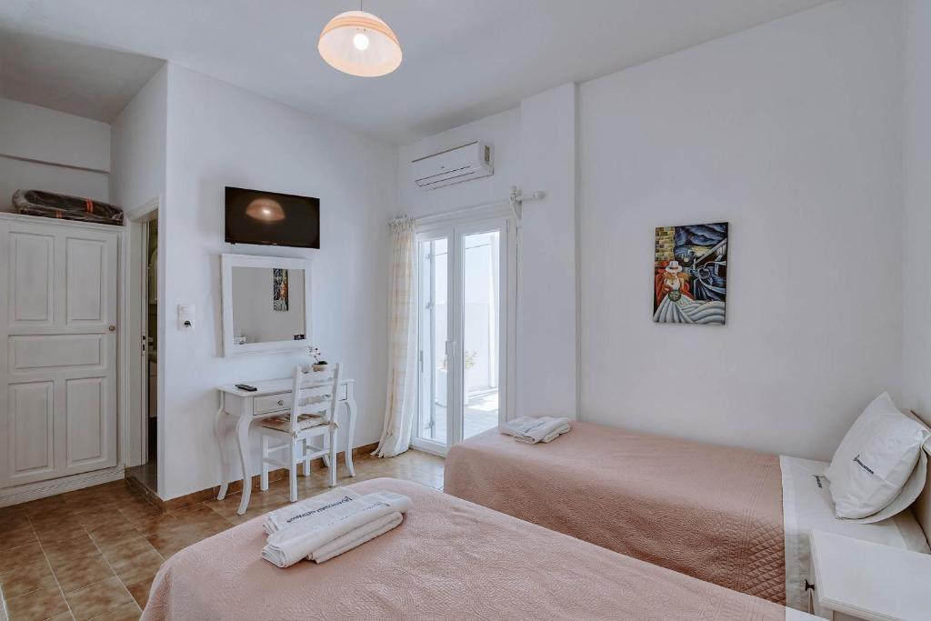 Postel nebo postele na pokoji v ubytování Akrogiali rooms