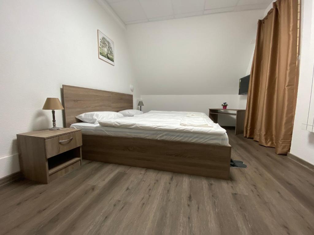 Postel nebo postele na pokoji v ubytování Hotel da Luca