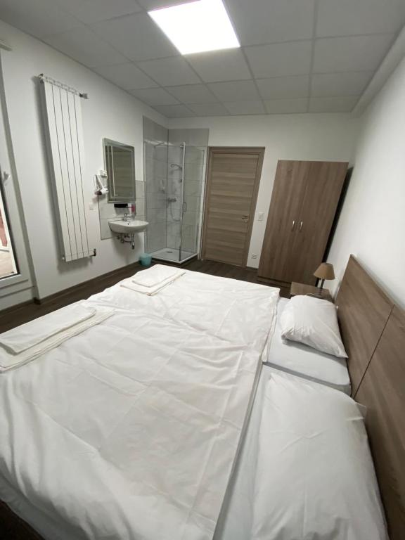 Postel nebo postele na pokoji v ubytování Hotel da Luca
