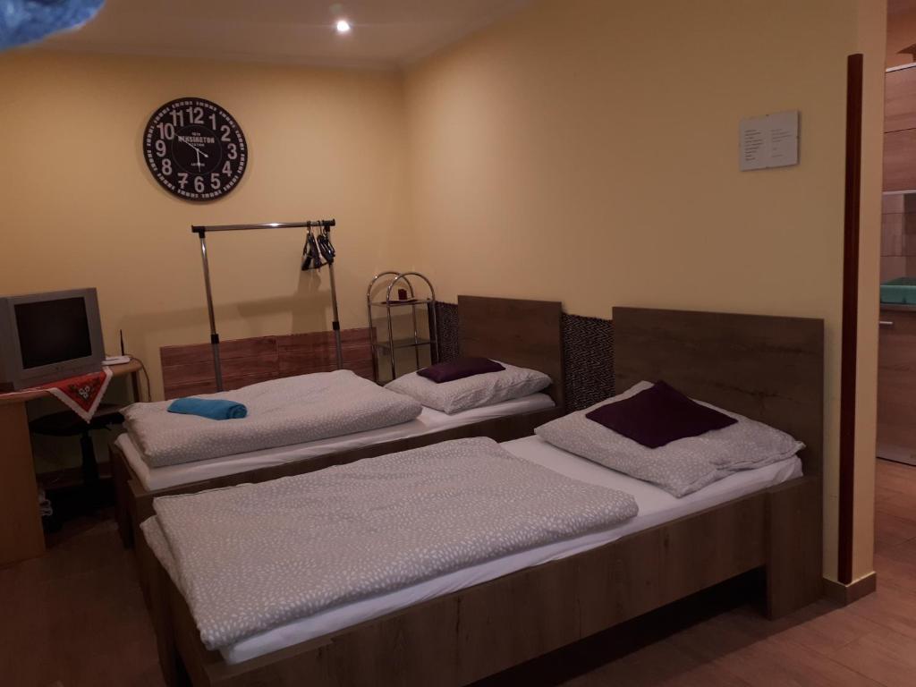 Postel nebo postele na pokoji v ubytování Green Lake Airport Apartments